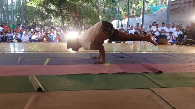 Ravi Kumar, Yoga Demonstration смотреть онлайн