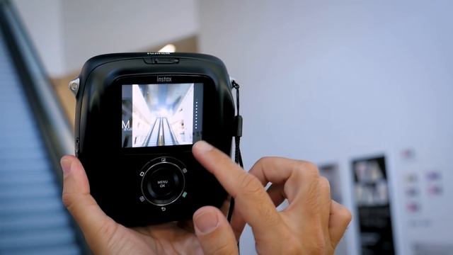Fujifilm Instax SQ10, la instantánea híbrida y cuadrada смотреть онлайн