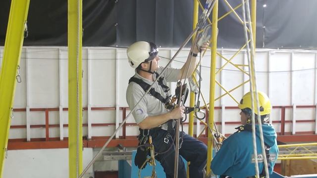 Fall Arrest rescue with a Simple Deviation/Tension lines. смотреть онлайн
