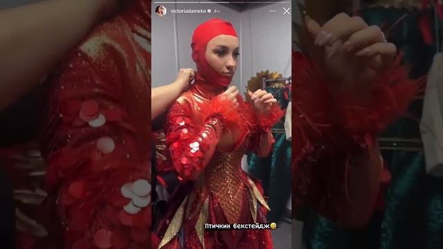 Небольшой бэкстейдж с новогодней маски от нашего Феникса - Виктории Дайнеко! 🕊️🔥 смотреть онлайн