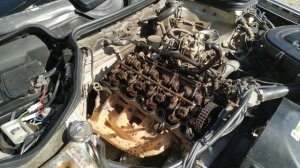 МЕРСЕДЕС W 124. ЗАМЕНА ПРОКЛАДКИ  КЛАПАННОЙ  КРЫШКИ ( двигатель М102)