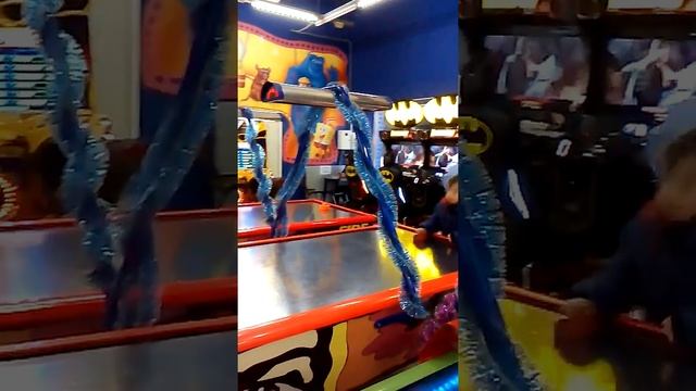 VLOG: Кинотеатр/Игры/Аэрохоккей и молоток смотреть онлайн