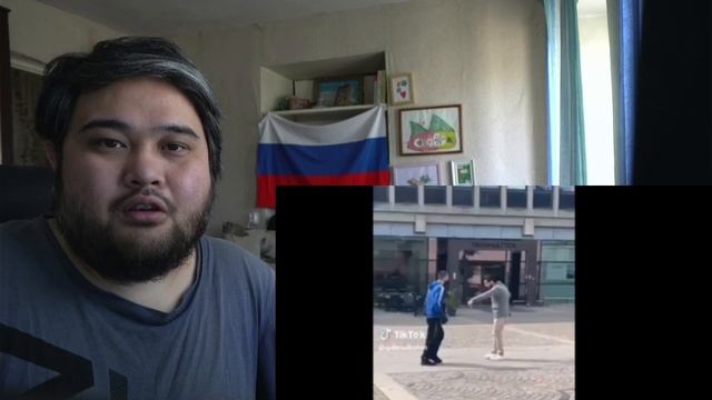 Сжигавший Коран Салван Момика надавали поджопников на улице смотреть онлайн