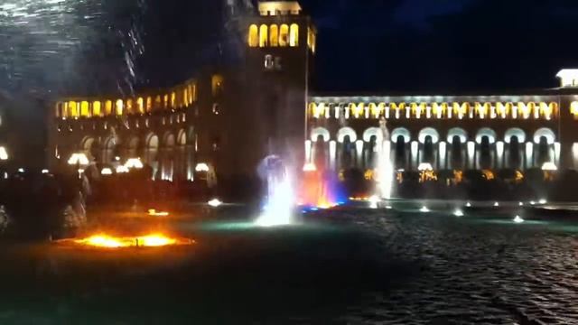 Танцующие фонтаны и поющие в Ереване!!!! смотреть онлайн