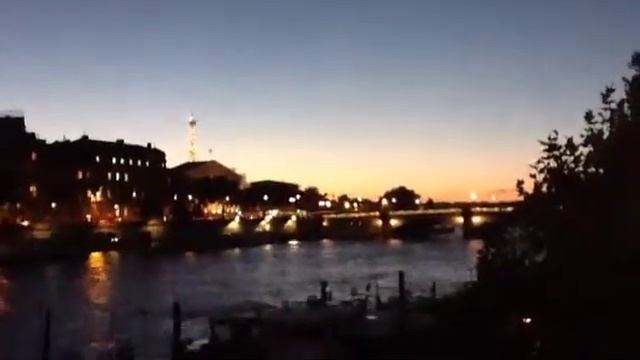 Невероятная подсветка Эйфелевой башни смотреть онлайн