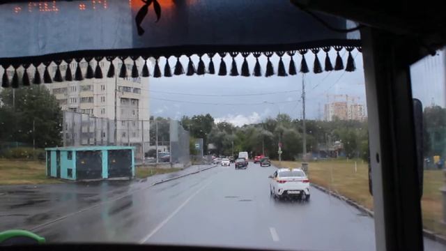 Дождливый осенний вечер и въезжаем с Варшавского шоссе в Бутово на автобусе №520 смотреть онлайн