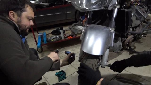 Замена сальников вилки мотоцикла Хонда| HOW TO CHANGE FORK OIL SEAL IN Honda ST1300 смотреть онлайн