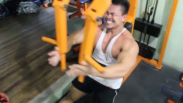2015 05 28 Training Chest and Biceps смотреть онлайн