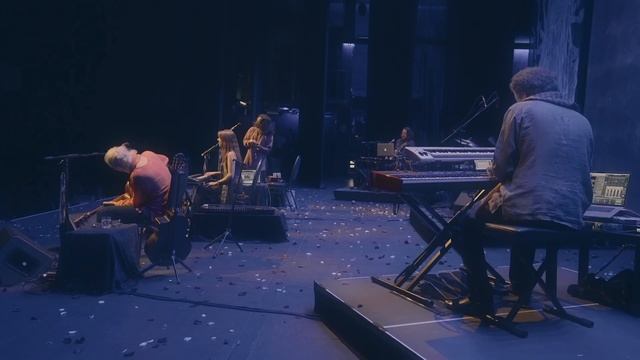 Deva Premal & Miten with Manose - Om Triambakam смотреть онлайн