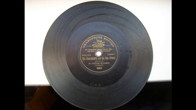 Peter Wilson (Cornet solo) - the honeysuckle and the bee (G&T5061) (1902) смотреть онлайн