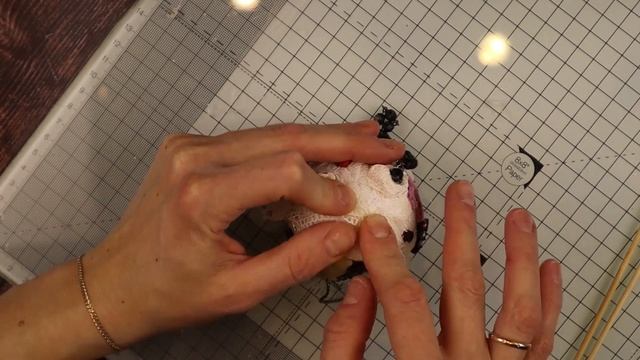 НЕ ВЫКИДЫВАЙТЕ СТАРЫЕ ЕЛОЧНЫЕ ИГРУШКИ И БИЖУТЕРИЮ ПЕРЕДЕЛКА СВОИМИ РУКАМИ ЕЛОЧНАЯ ИГРУШКА смотреть онлайн
