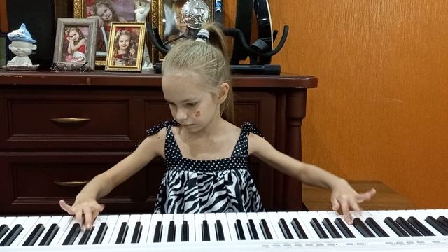 AC chromatic scale play on piano the beautiful girl.mp4 смотреть онлайн