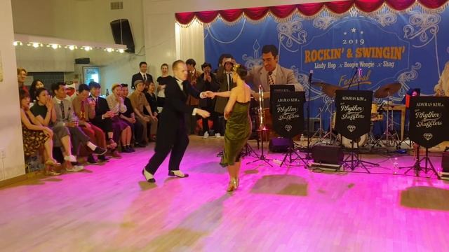 Bobby's loving touch - Nils and Bianca смотреть онлайн