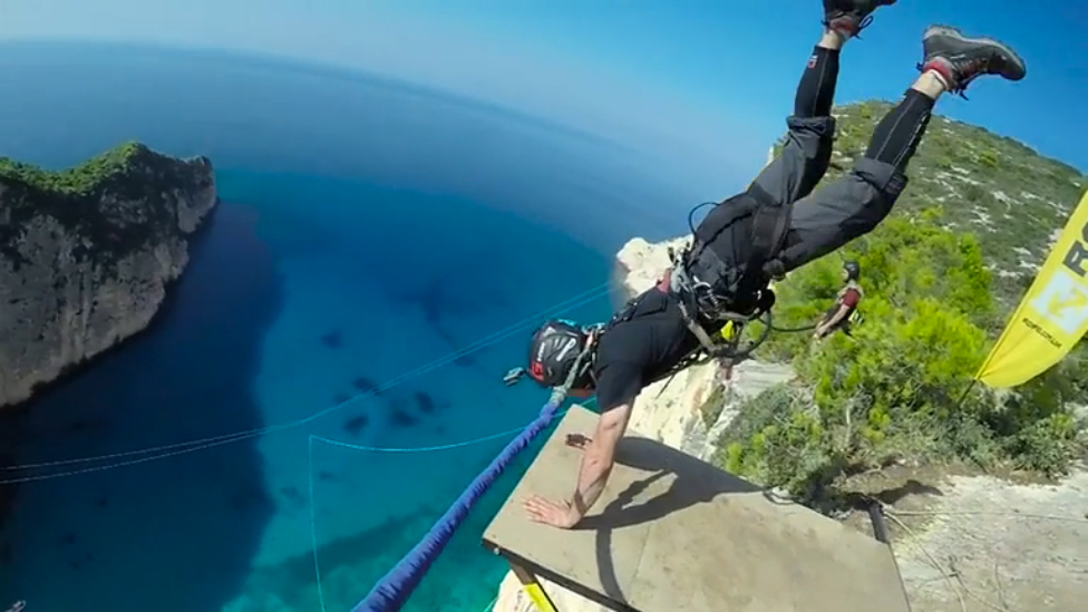 600-футовая тарзанка в Греции смотреть онлайн