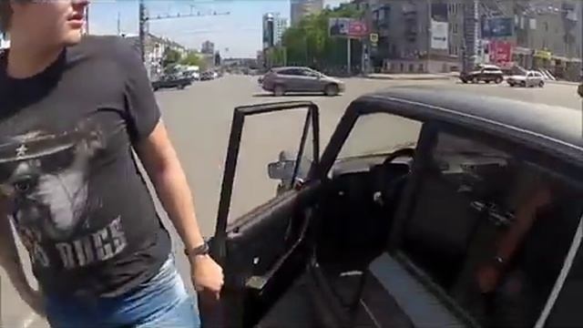 чудо добрый мотоциклист в челябинске   Biker Help Driver With His Broken Car