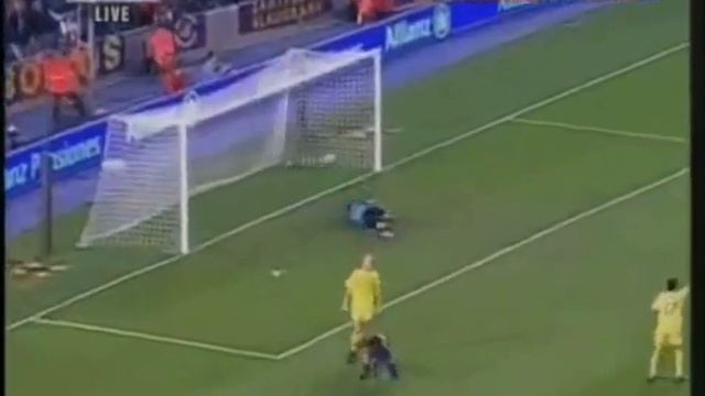 гол через себя Роналдиньо! смотреть онлайн