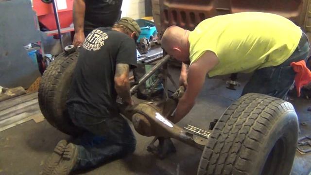 18o3 FaB - 85 Toyota 4 link Install смотреть онлайн