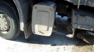 МАЗ с мотором МЕРСЕДЕС ОМ501. Мороз -30. Запускаем двигатель.