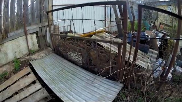 Установили новый забор на дачном участке. смотреть онлайн