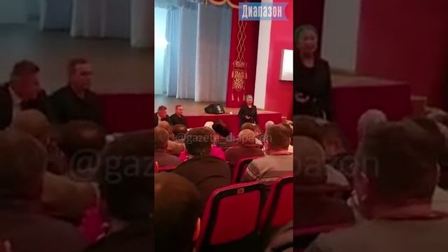 Фермер прилюдно порвал благодарность акима 2