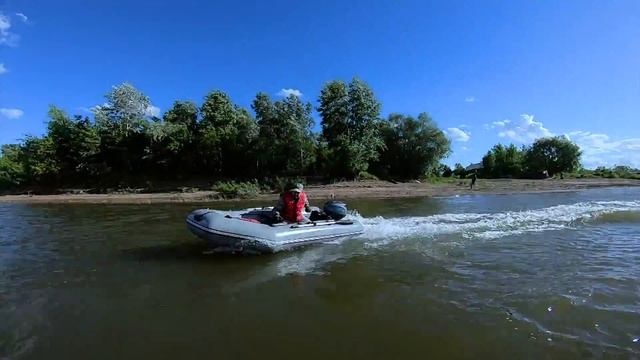 Кадры с испытаний. Лодка UREX 3200 НДНД и экспериментальная модель. смотреть онлайн