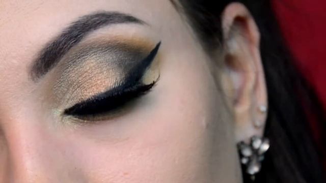 Вечерний макияж косметикой Huda Beauty (Худа бьюти) смотреть онлайн