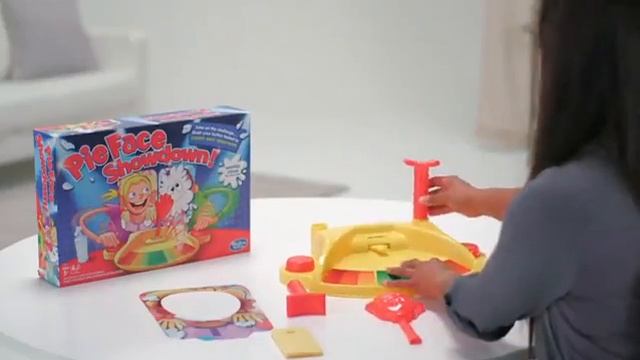 Пирог в лицо: поделись с другом Hasbro Pie Face Showdown Game смотреть онлайн