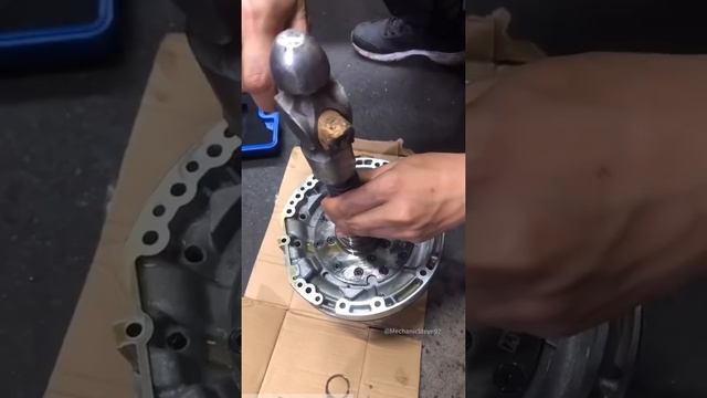 BMW 6HP21 Gearbox Repair | Replace Copper Sleeve , Clutchs Dics & Oil Pan смотреть онлайн