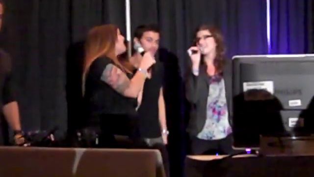 Salute To Supernatural Chicago 2010 - Karaoke - Bon Jovi Dead Or Alive смотреть онлайн