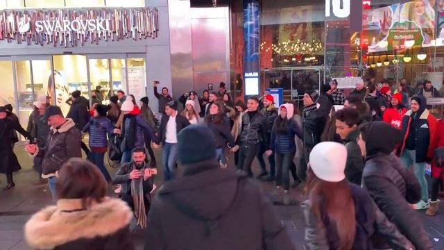 Gevorkian Dance Academy & Nairi Dance Ensamble - Armenian Dance "Kochari" Flash Mob in New York смотреть онлайн