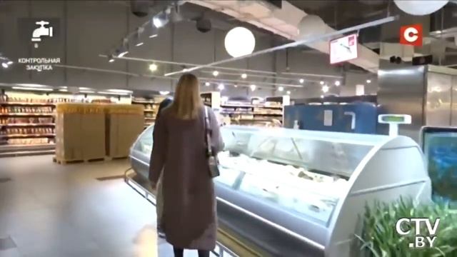 Беспредел в Минске. Продавцы сметают просрочку смотреть онлайн