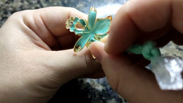 MINI cattleya ( mesclado verde água e branco ) !!! @BrunaRodriguesss. смотреть онлайн