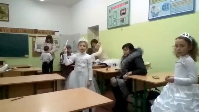 Новогоднее выступление с.Луг 1 клас!