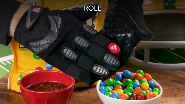 M&M's Game Day Cinnamon Bun Monkey Bread смотреть онлайн