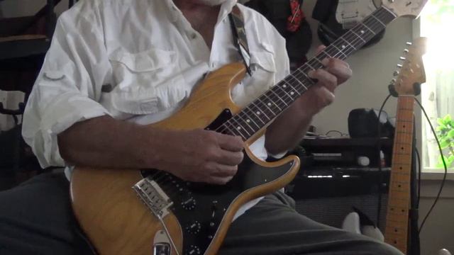 Fender E Johnson SSS vs Fender LTD Edition SSS Stratocasters смотреть онлайн