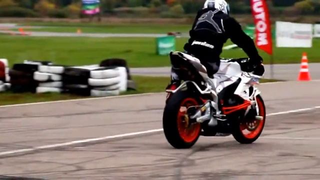 МОТО ФРИСТАЙЛ !!! ТРЮКИ НА МОТОЦИКЛАХ !!! КЛАСС !!!! смотреть онлайн