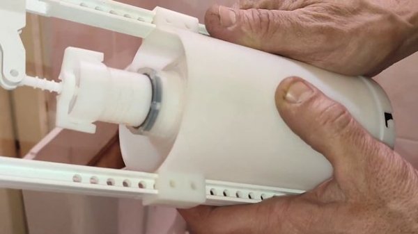 Как стать сантехником. Арматура для бачка Alcaplast.