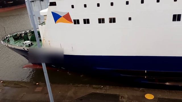 Amazing skills of Ships Master and Port Pilot.Невероятные навыки капитана судна и портового лоцмана смотреть онлайн