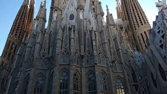 Барселона. Храм Святого Семейства смотреть онлайн