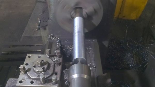 Нарезка резьбы на шпильке М80 шаг 6, материал ст 20 / Cutting the thread on the M80 stud 6 step