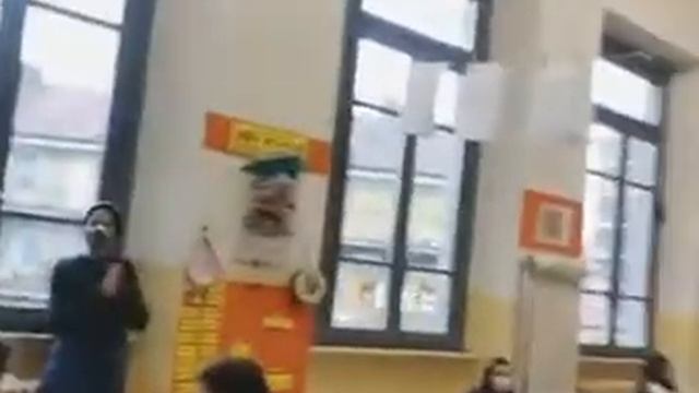 Facciamo un giro alla Scuola Primaria Brunacci - Senza Zaino смотреть онлайн