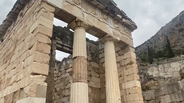 Visit to the Oracle at Delphi смотреть онлайн