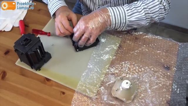 Замена голой лампы в ламповом модуле смотреть онлайн