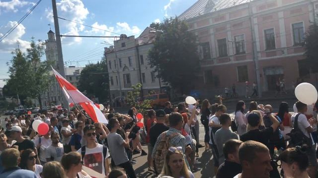Протестующие в Витебски дошли до ратуши идут на по Ленина смотреть онлайн