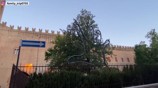 Римини - Италия. Символ курортного отдыха - море, пляж, солнце, итальянская кухня и архитектура. смотреть онлайн