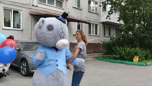 Медведь Тедди поздравил мальчишку с днем рождения 8 лет смотреть онлайн