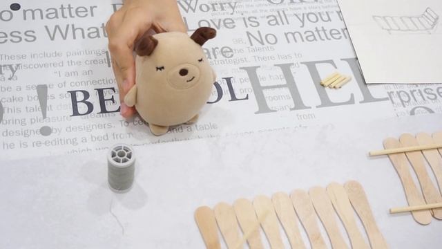 МЕБЕЛЬ ДЛЯ КУКОЛ! ПЛЯЖНЫЙ ШЕЗЛОНГ САМОДЕЛКИН И КЕКСИК МАСТЕРЯТ ВМЕСТЕ! смотреть онлайн