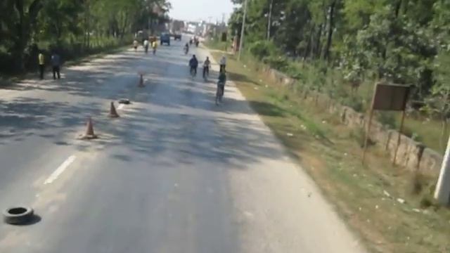 Поездка на крыше автобуса в Непале смотреть онлайн