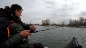 Рыбалка на спиннинг в половодье. Рыбалка весной до запрета.