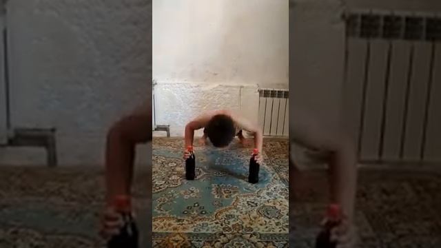 Отжимания на бутылке смотреть онлайн